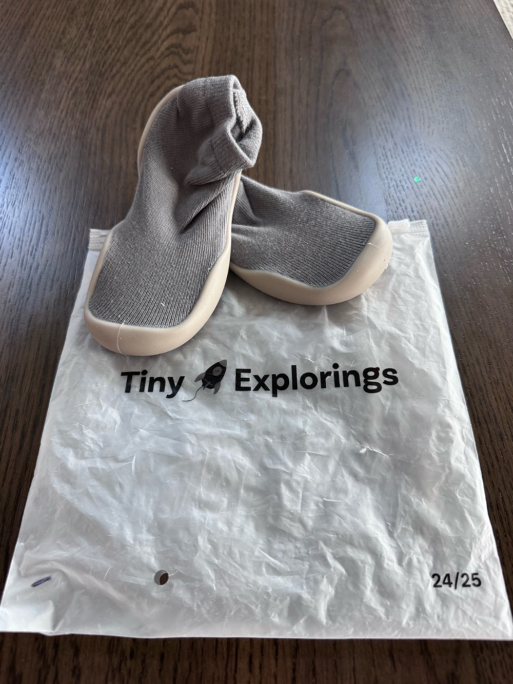 Brand New Size 24/25 (18-24M) Gray Baby & Walker Socks with Cream Soles